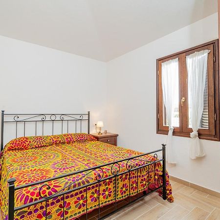 Appartamento Trilocale Le Canne 4 Posti Letto Con Giardino E Posto Auto Privato San Teodoro  Exterior foto