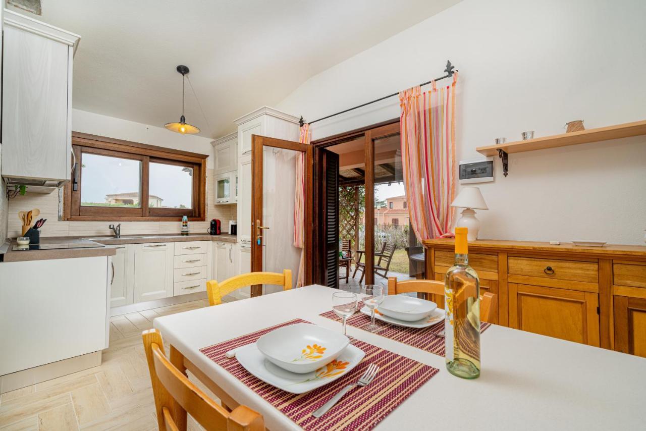 Appartamento Trilocale Le Canne 4 Posti Letto Con Giardino E Posto Auto Privato San Teodoro  Exterior foto