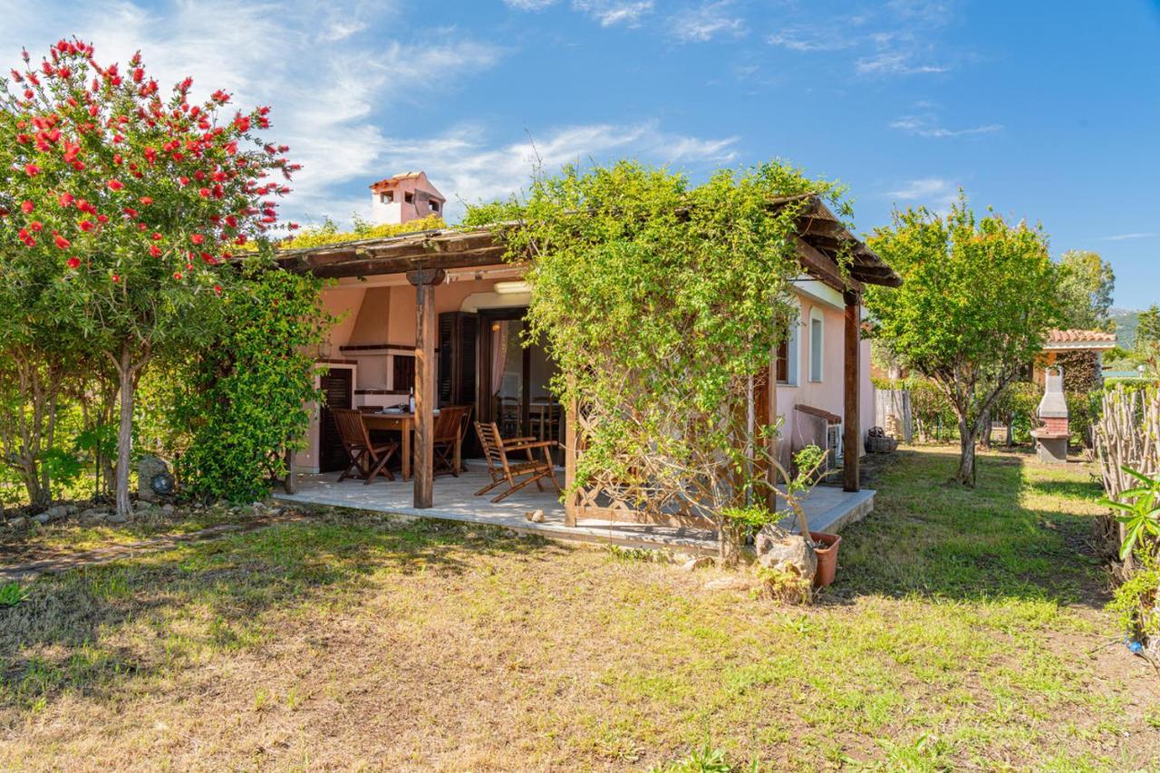 Appartamento Trilocale Le Canne 4 Posti Letto Con Giardino E Posto Auto Privato San Teodoro  Exterior foto