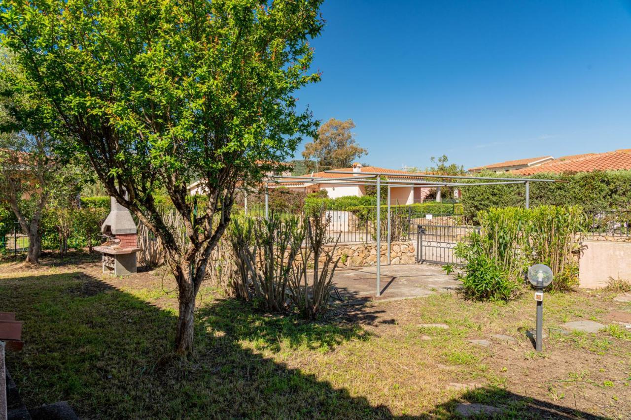 Appartamento Trilocale Le Canne 4 Posti Letto Con Giardino E Posto Auto Privato San Teodoro  Exterior foto